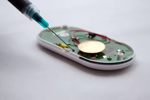Master Bond offers flame retardant adhesives that meet various industrial certifications, such as FAR, Boeing, Airbus and UL 94V-0. Flame Resistant Adhesive Systems for Advanced Manufacturing