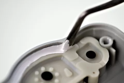EP5LTE-100 is a flowable, one part epoxy with a low coefficient of thermal expansion